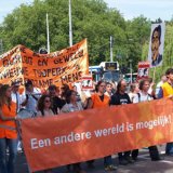 2007 Demonstratie tegen G8 op weg naar Museumplein tijdens Top van Onderop 