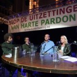 2004 Debat Paradiso. Gespreksleider Rene Danen Keer het Tij, Abdou Menebhi(Emcemo), Jan Marijnissen en Jet Bussemaker (PvdA)