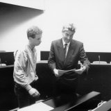 1990 Aanbieding onderwijsplan aan premier Ruud Lubbers bij opening van het academisch jaar 